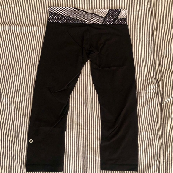 lululemon athletica Pants - Lululemon wunder under crop mid rise size 8